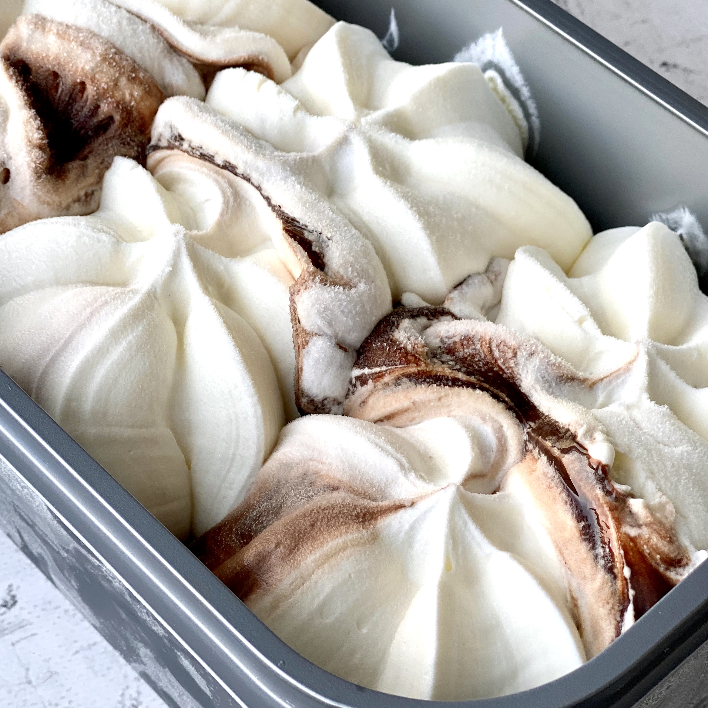 Пломбир с ароматом ванили и шоколадным топпингом "Чоко" 12% изображение 2