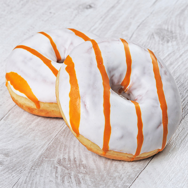 Пончик с карамельной начинкой и белой глазурью  изображение 2