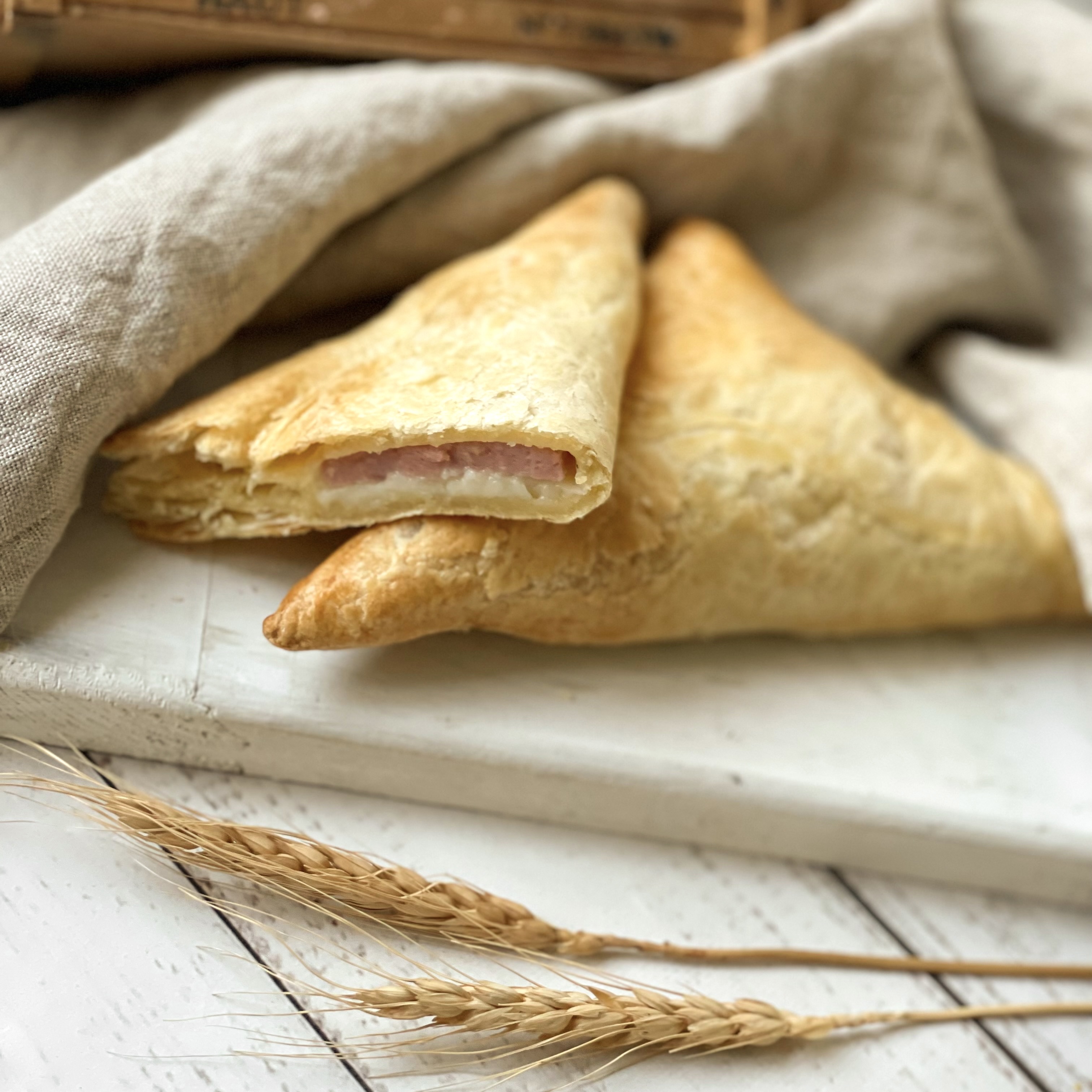 Слойка с ветчиной и сыром  изображение 2