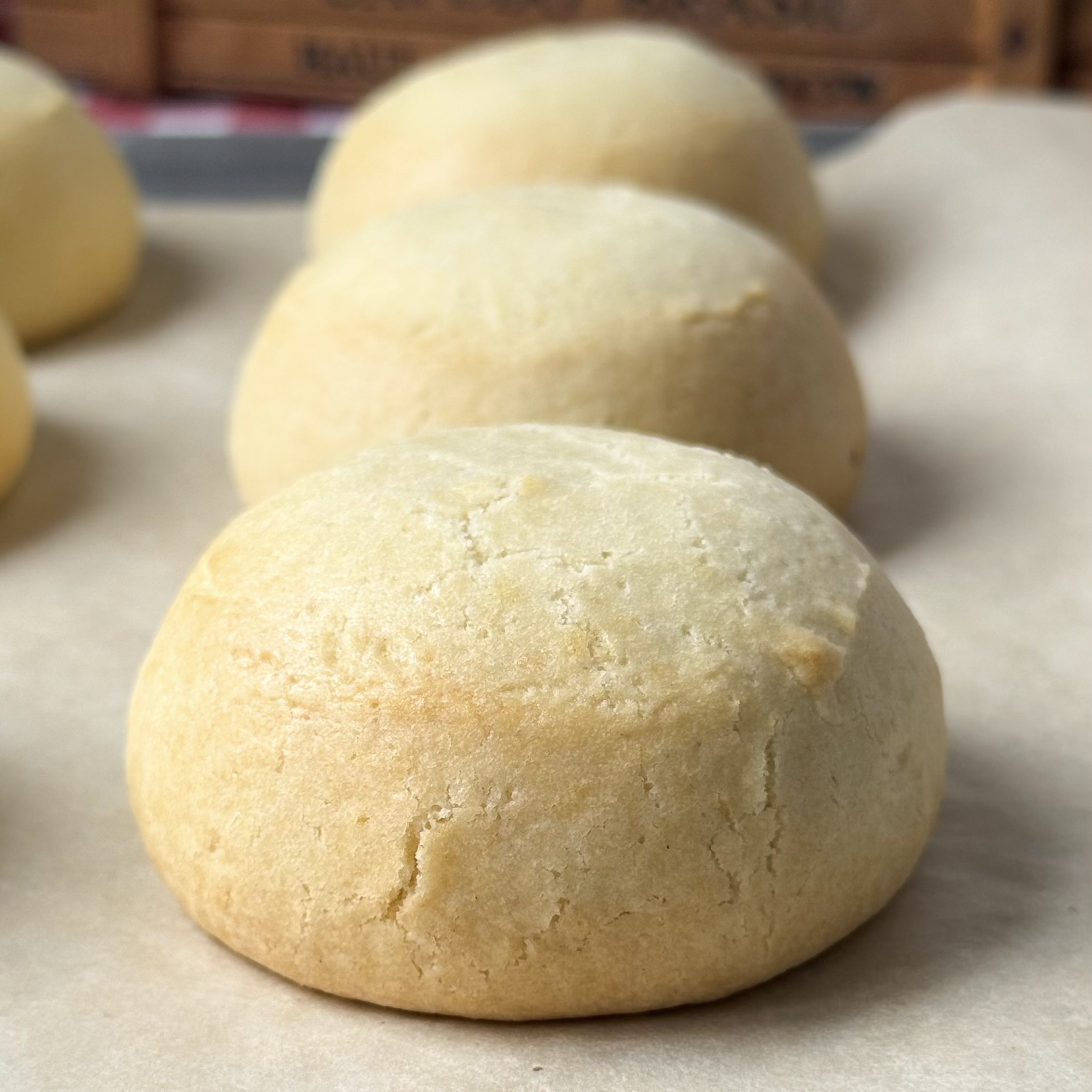 Идеальное сочетание нежного рассыпчатого теста и кремообразной творожной начинки.  изображение 5