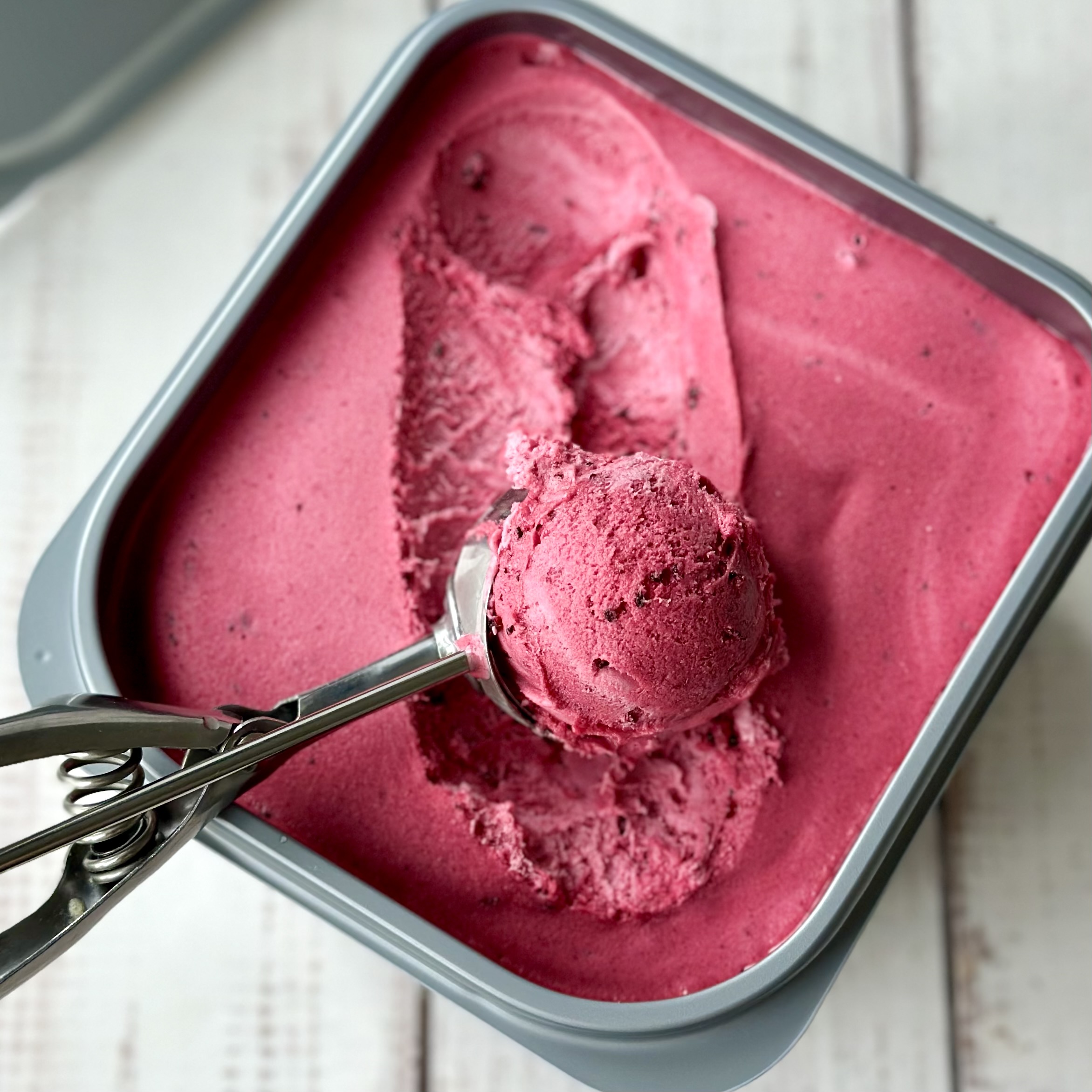 Черносмородиновый сорбет с кусочками черной смородины. изображение 4