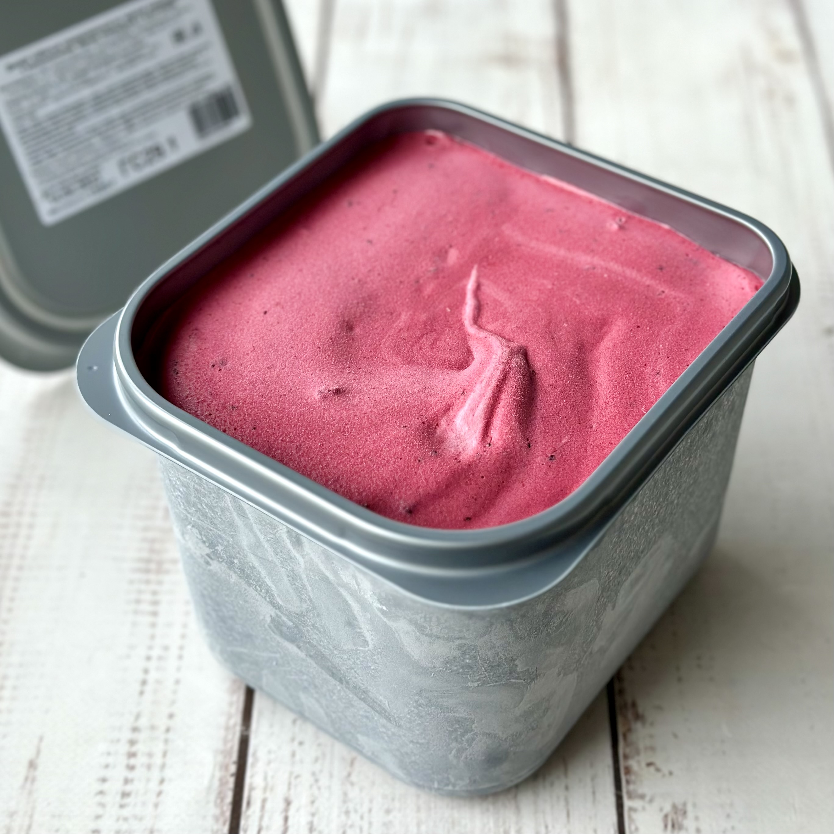 Черносмородиновый сорбет с кусочками черной смородины. изображение 2