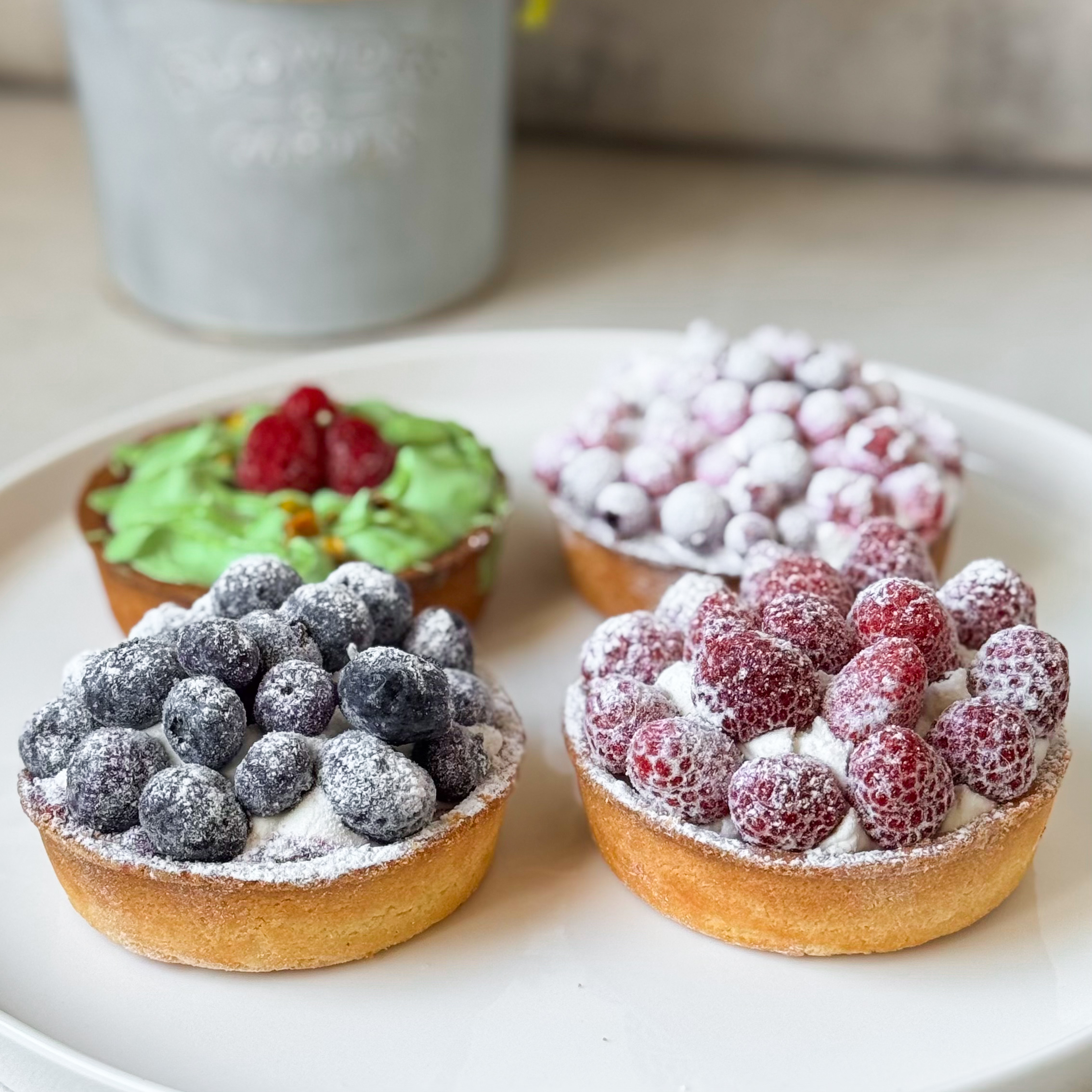 Тарталетка ассорти 4 порции: Тарталетка "Ягодная" смородиновая, Тарталетка Фисташковая, Тарталетка с голубикой, Тарталетка малиновая изображение 1