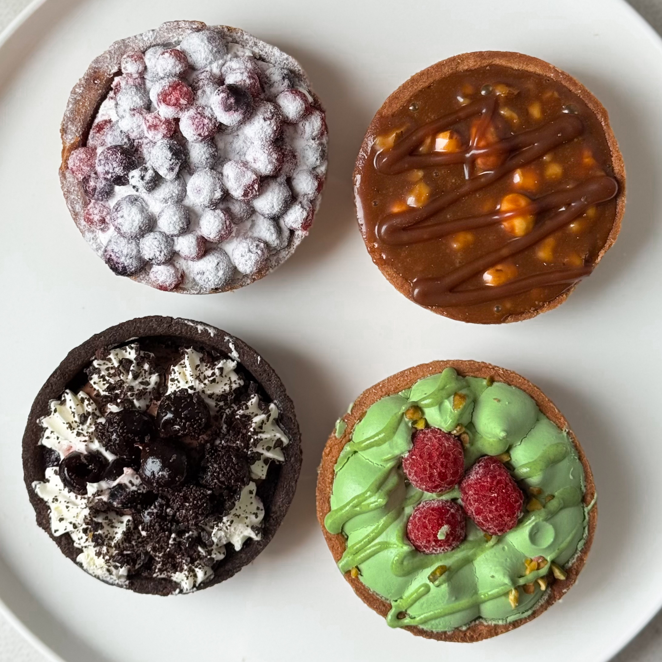 Тарталетка ассорти 4 порции: Тарталетка "Ягодная" смородиновая, Тарталетка Фисташковая, Тарталетка шоколадная с вишней, Тарталетка карамельно-ореховая изображение 5