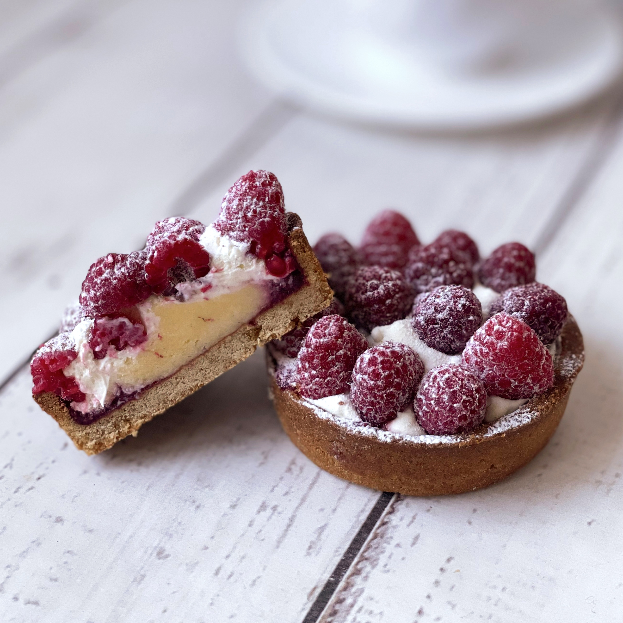 Ассорти из 9 тарталеток 3 вкусов: малиновая (3 шт.), клубничная (3 шт.), карамельно-ореховая (3 шт.) изображение 5