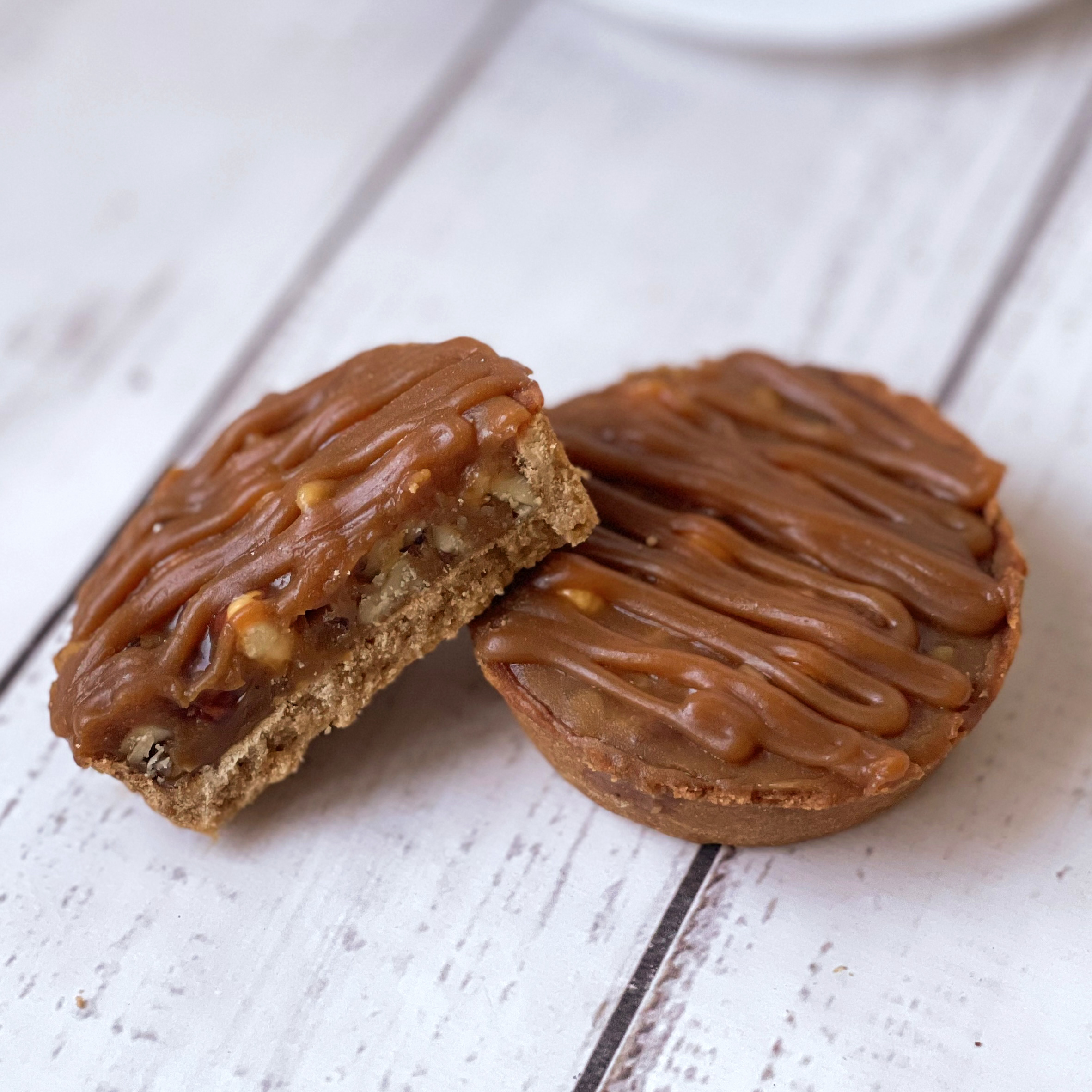 Ассорти из 9 тарталеток 3 вкусов: малиновая (3 шт.), клубничная (3 шт.), карамельно-ореховая (3 шт.) изображение 7