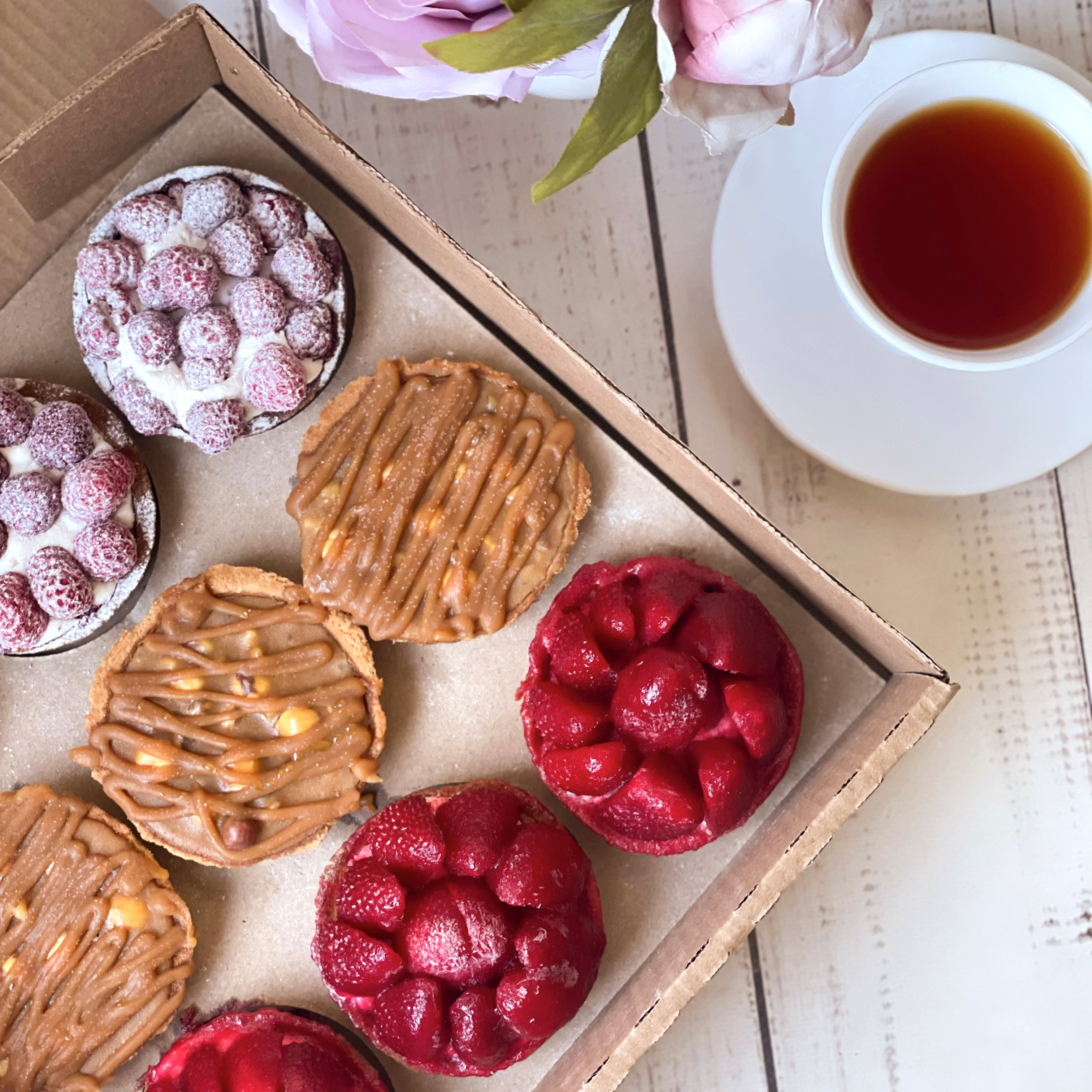 Ассорти из 9 тарталеток 3 вкусов: малиновая (3 шт.), клубничная (3 шт.), карамельно-ореховая (3 шт.) изображение 8