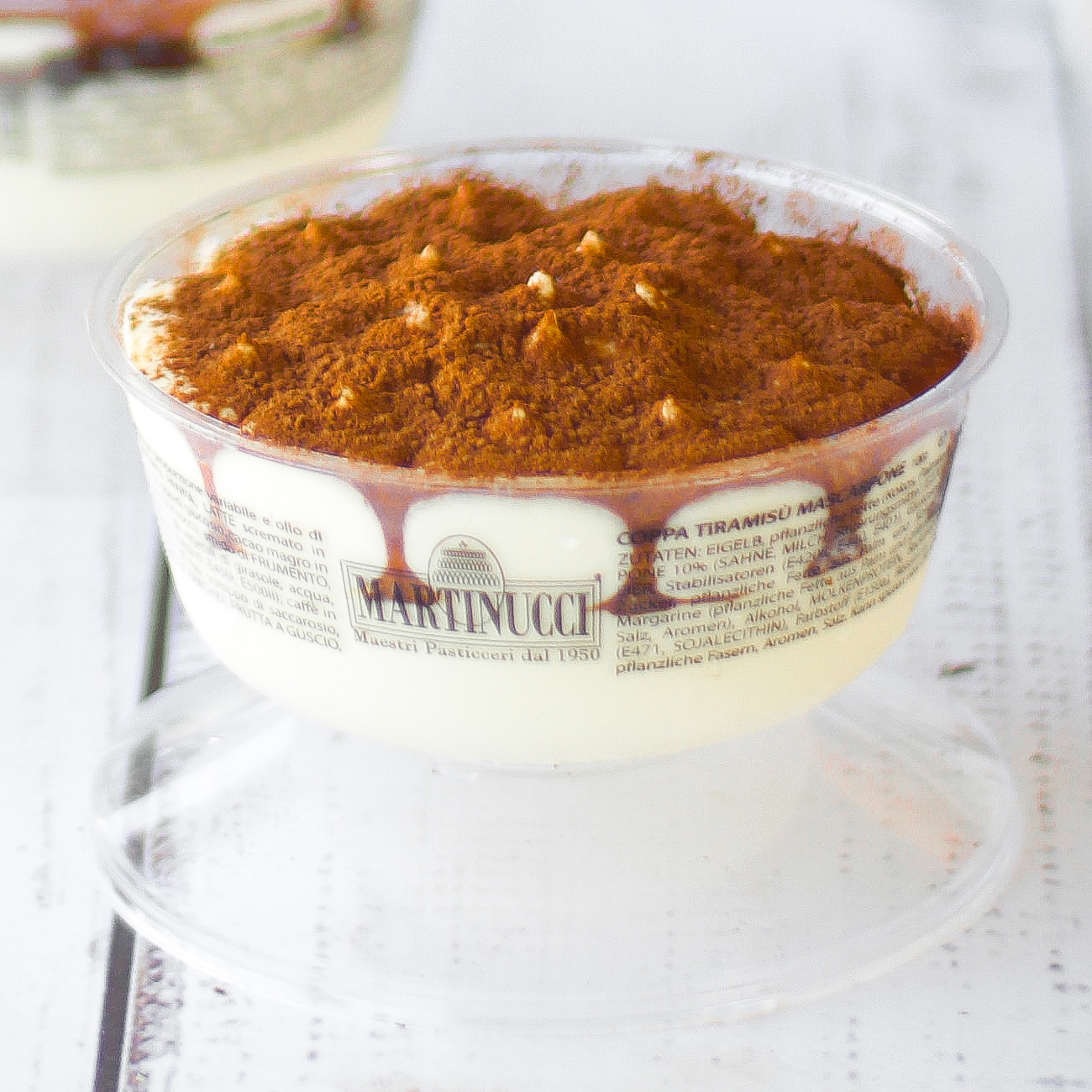 Попробуйте любимый итальянский десерт в креманке. Пропитанный кофе с ликером бисквит и нежный крем из свежего сыра маскарпоне. Для его приготовления используются только натуральные продукты и свежий сыр. изображение 1