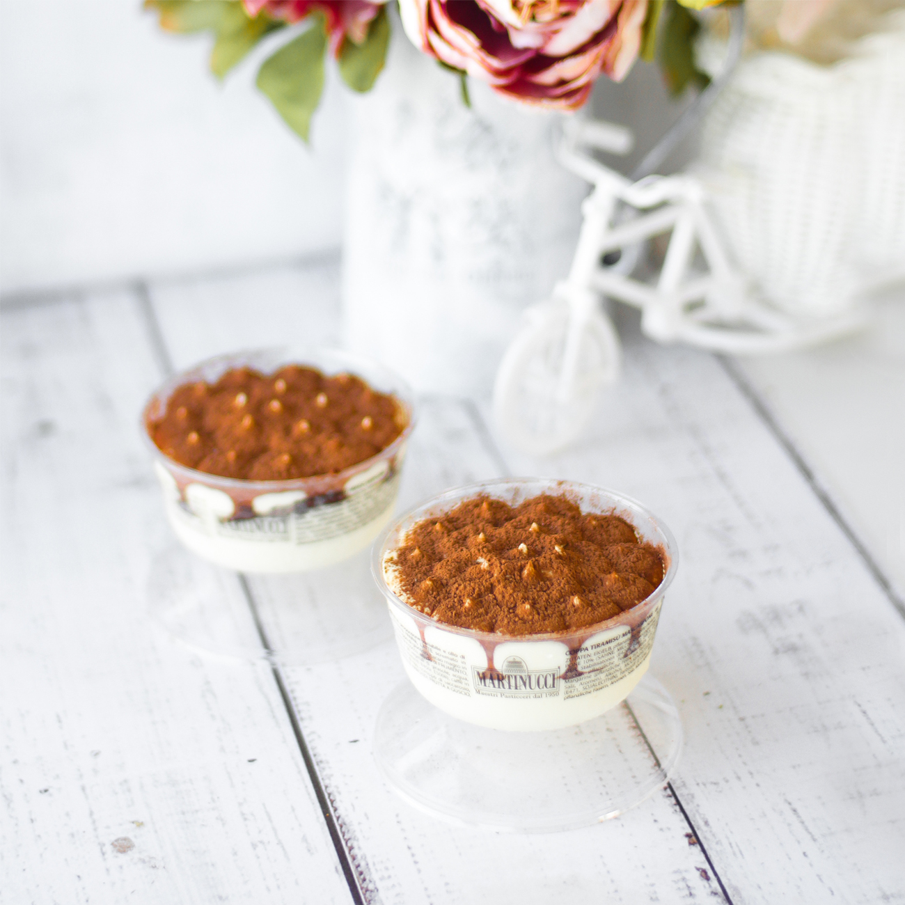 Попробуйте любимый итальянский десерт в креманке. Пропитанный кофе с ликером бисквит и нежный крем из свежего сыра маскарпоне. Для его приготовления используются только натуральные продукты и свежий сыр. изображение 2