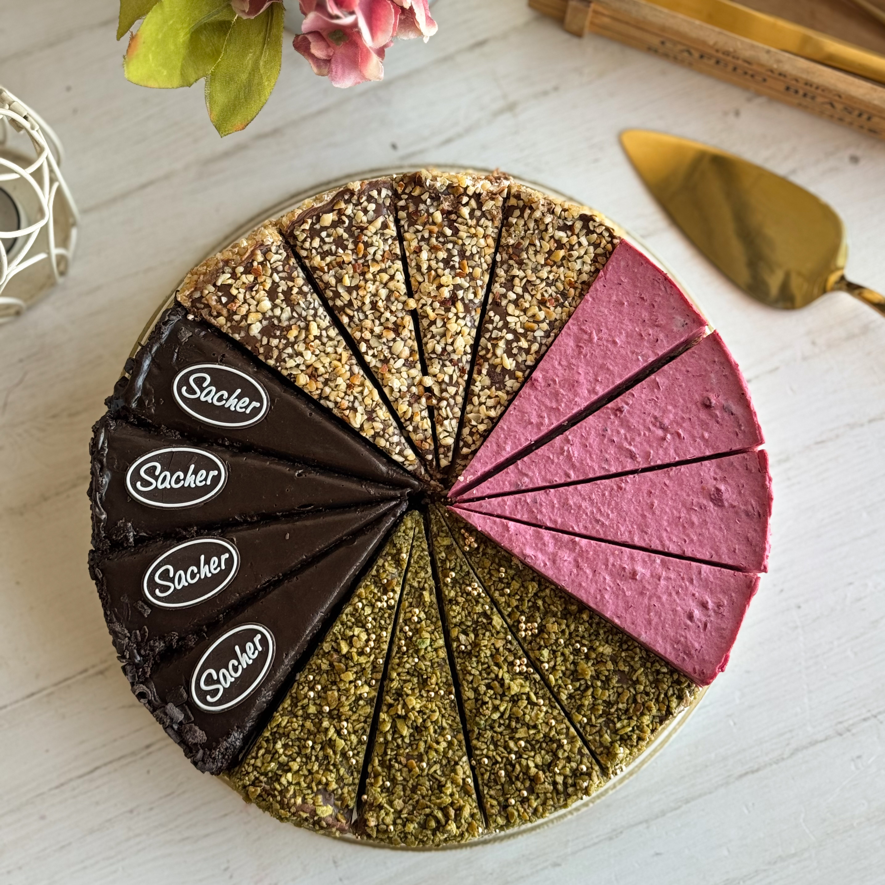 Ассорти из 4 видов популярных тортов, 16 порций. изображение 9