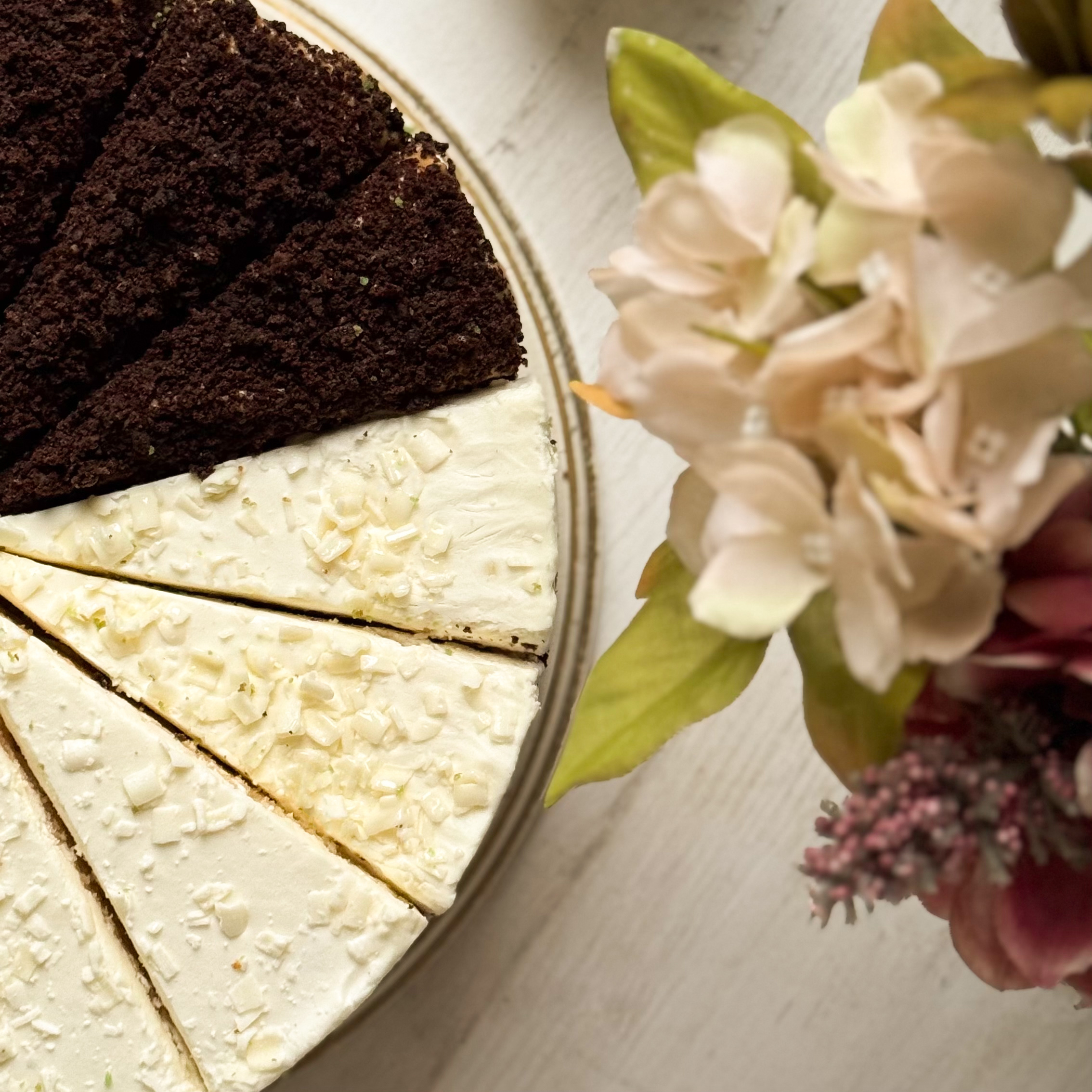 Ассорти из 4 видов тортов 14 порций изображение 3