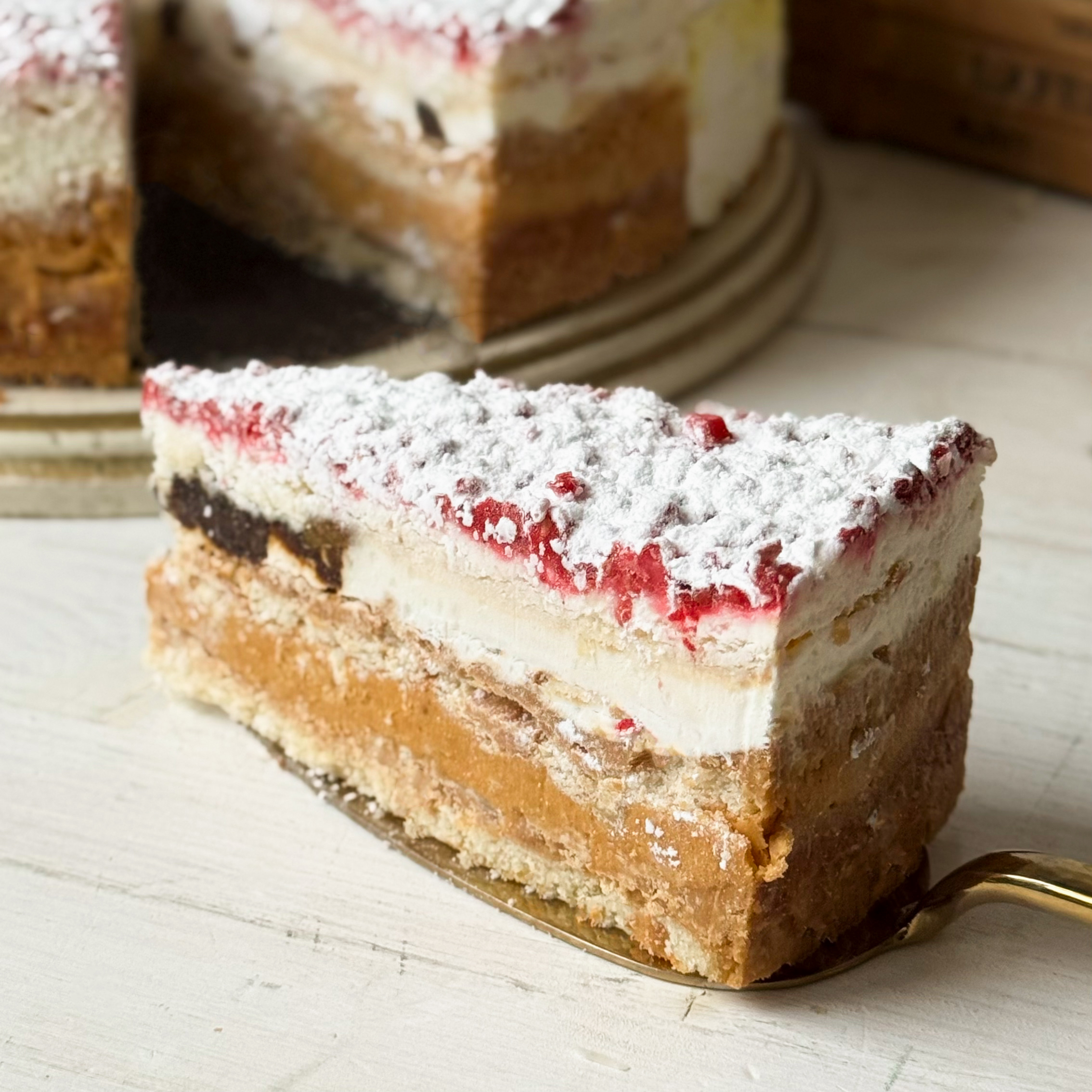 Ассорти из 4 видов тортов 14 порций изображение 4