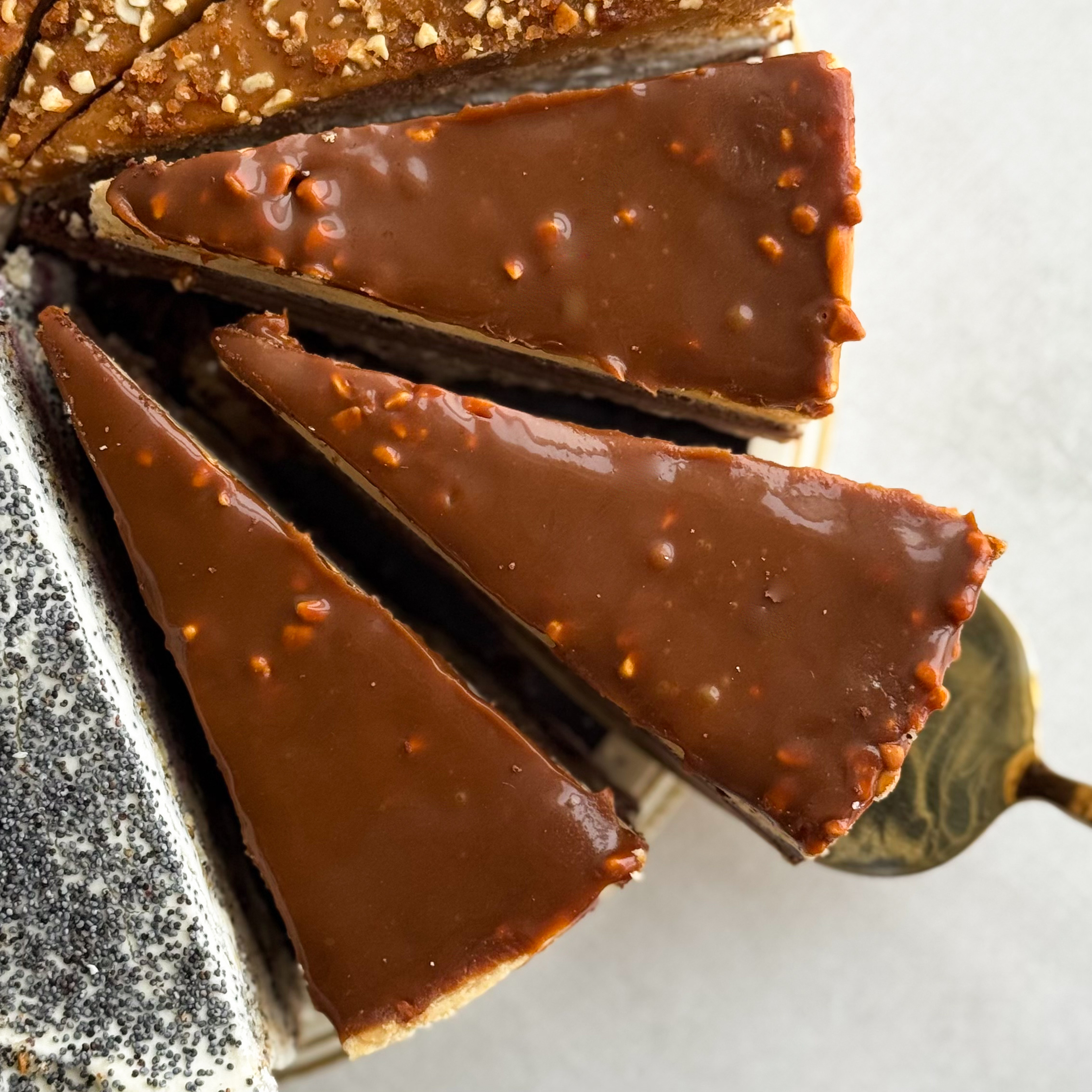 Торт Ассорти New 14 порций 4 вкуса (Карамель-орех, Банан-карамель, Маковый,Руслан) изображение 9