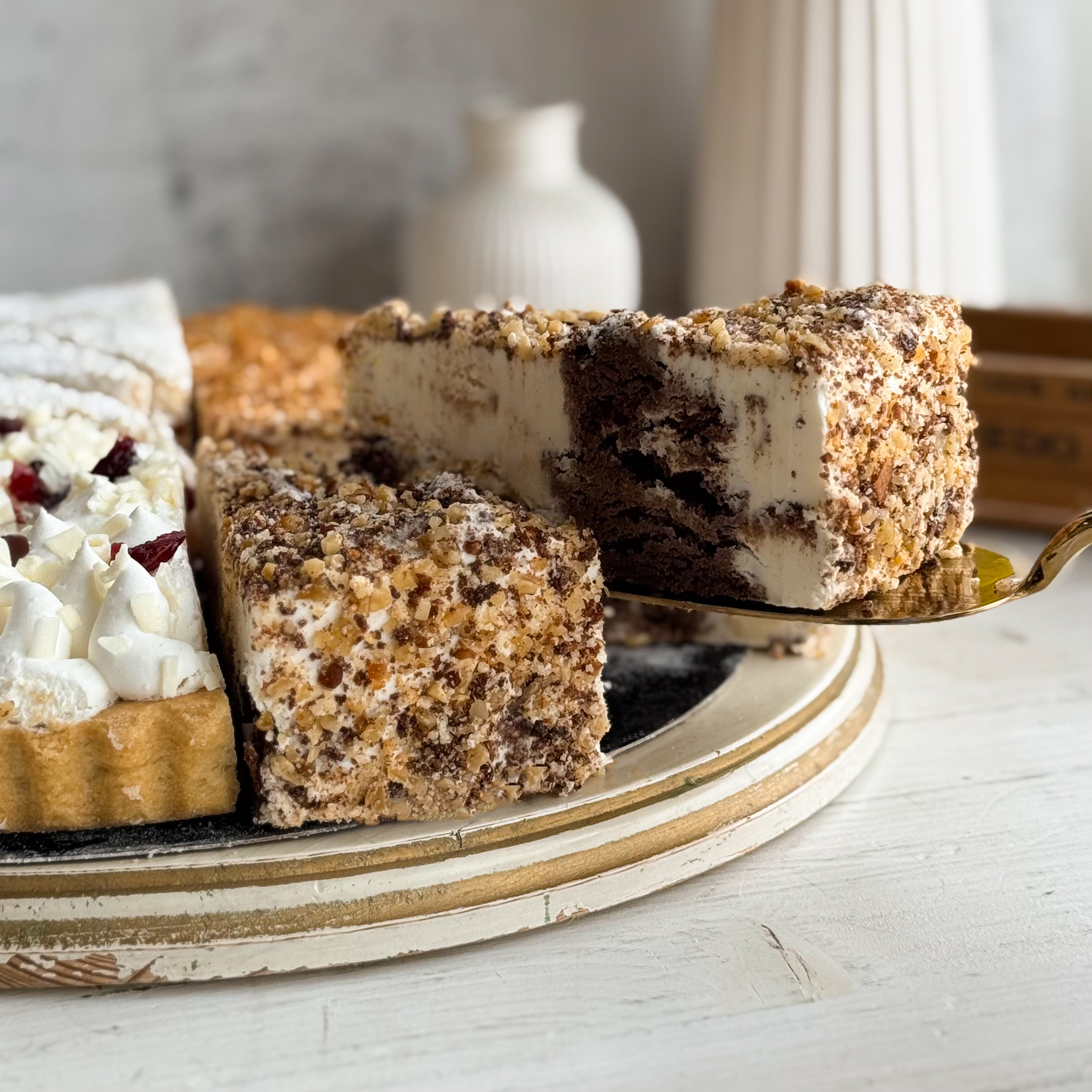 Торт ассорти 4 вкуса: Брусничный,Сметанник,Рикотта,Наполеон изображение 5