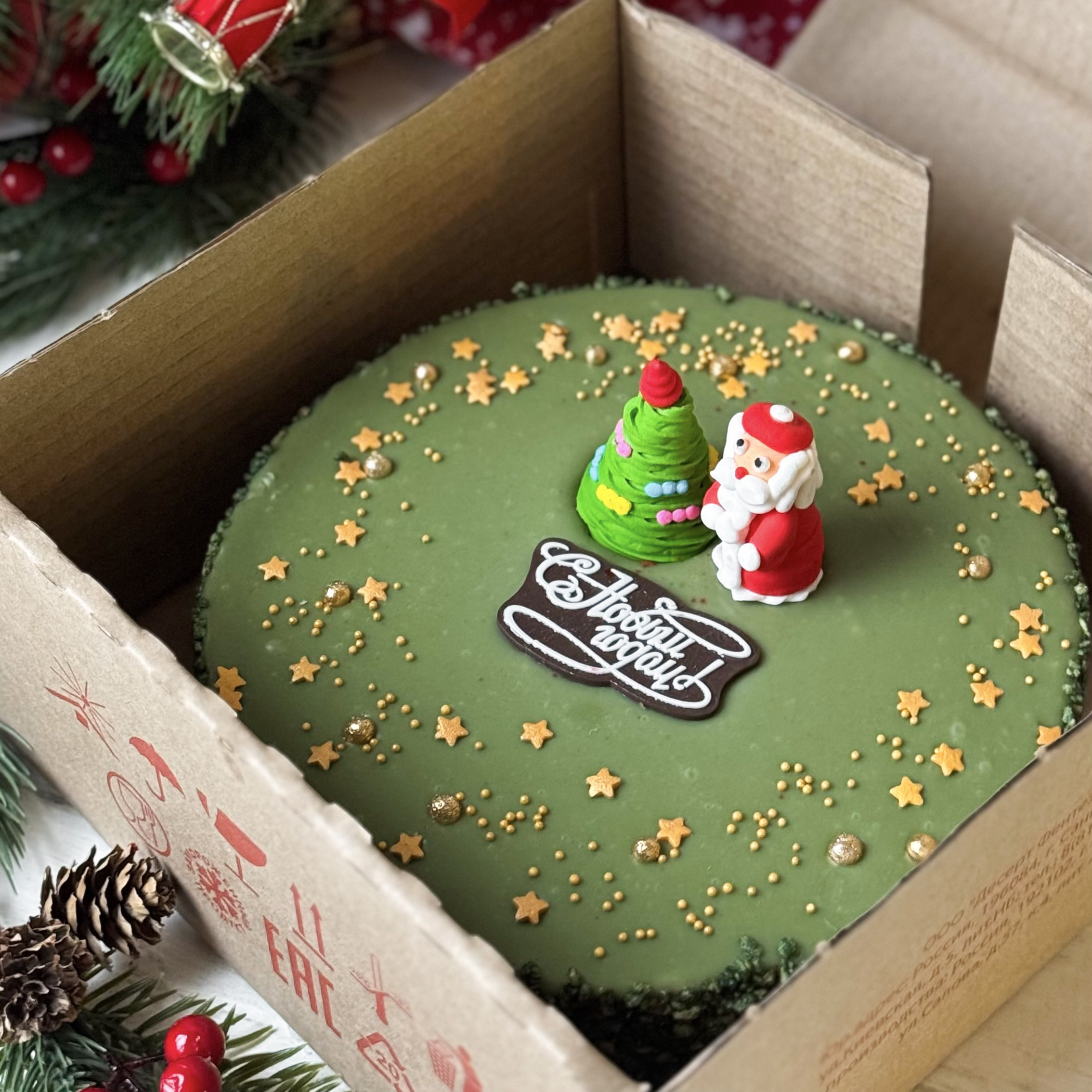  Торт Фисташковый с малиной не резанный 1,320 кг (НГ) с Дедом Морозом изображение 8