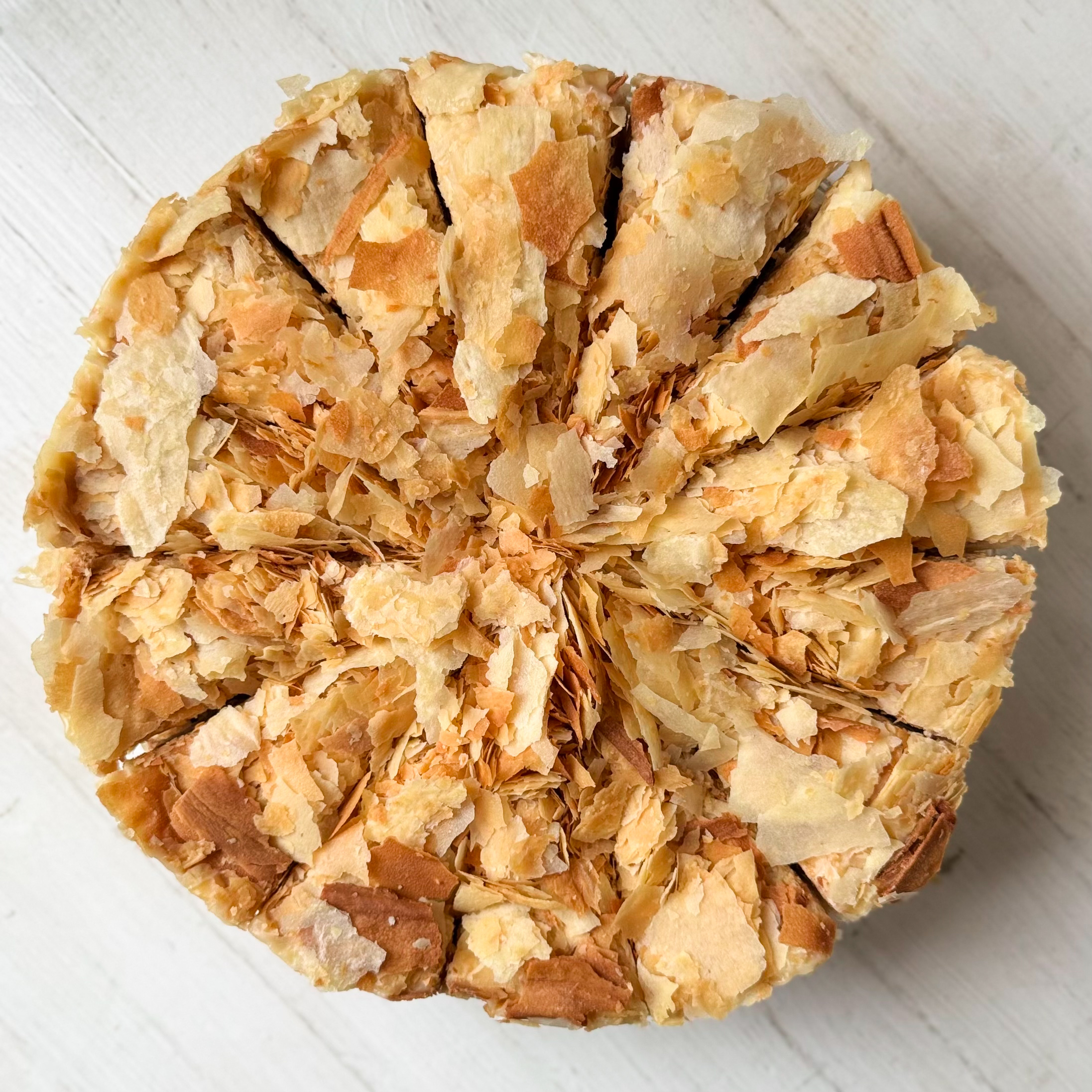 Нежнейшее сочетание слоёного теста и заварного крема изображение 6