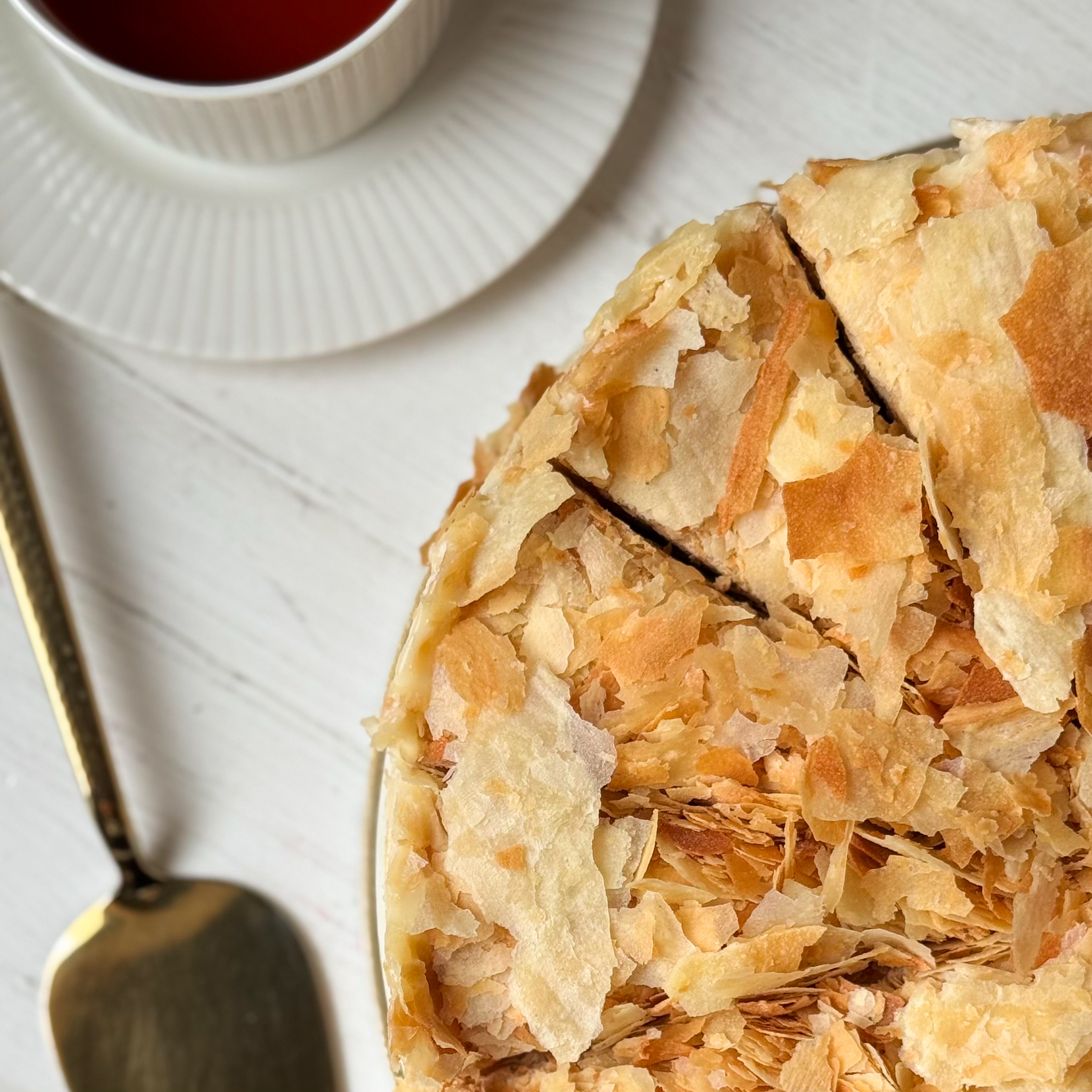 Нежнейшее сочетание слоёного теста и заварного крема изображение 8