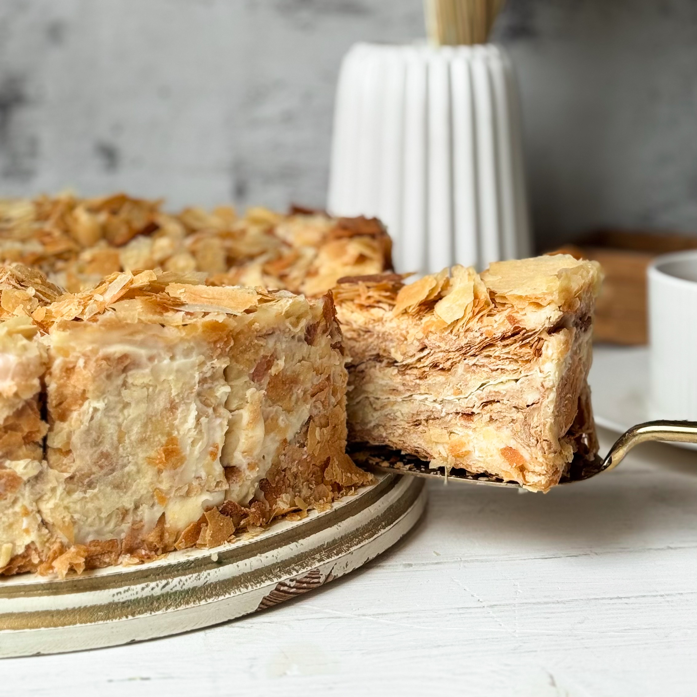 Нежнейшее сочетание слоёного теста и заварного крема изображение 9