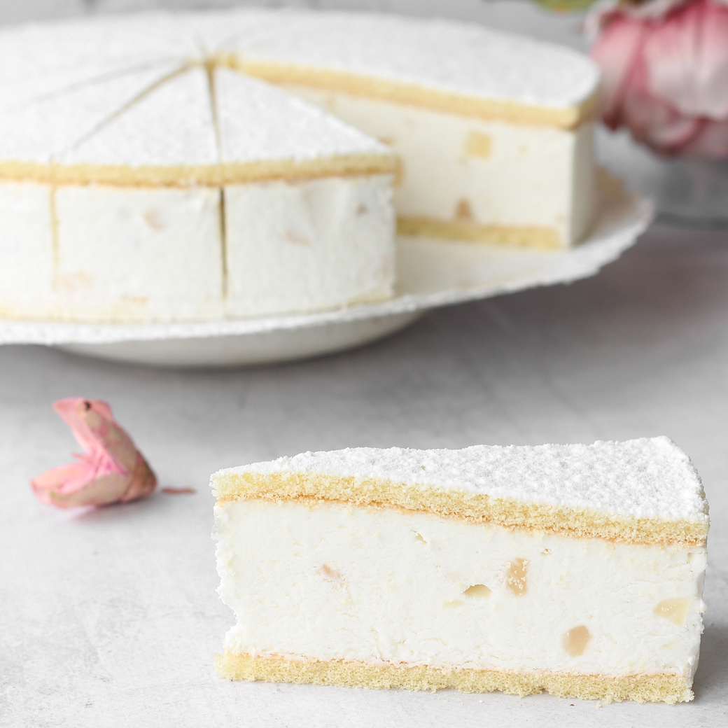 Традиционный торт юга Италии, Амальфитанского побережья. Два коржа тонких бисквитных коржа, между ними - начинка из нежнейшего мусса из сыра рикотта с кусочками груши. изображение 1