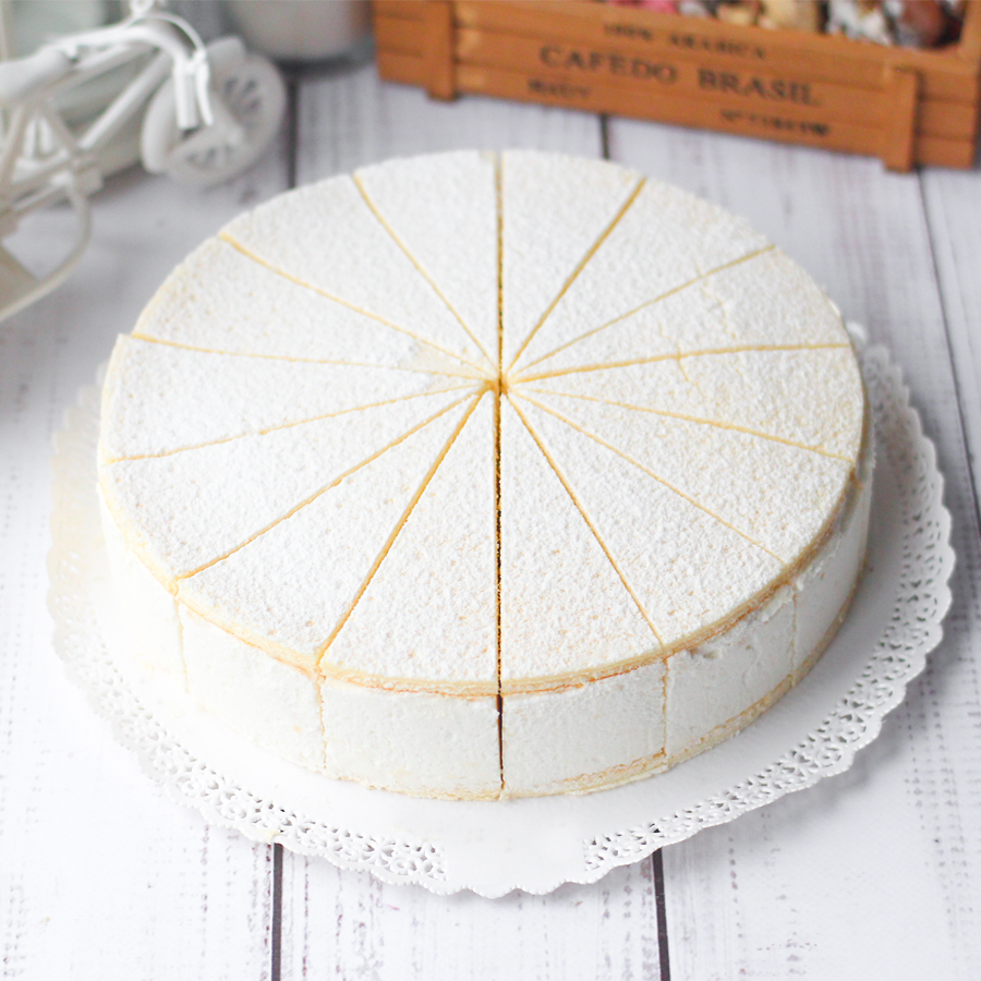 Традиционный торт юга Италии, Амальфитанского побережья. Два коржа тонких бисквитных коржа, между ними - начинка из нежнейшего мусса из сыра рикотта с кусочками груши. изображение 2