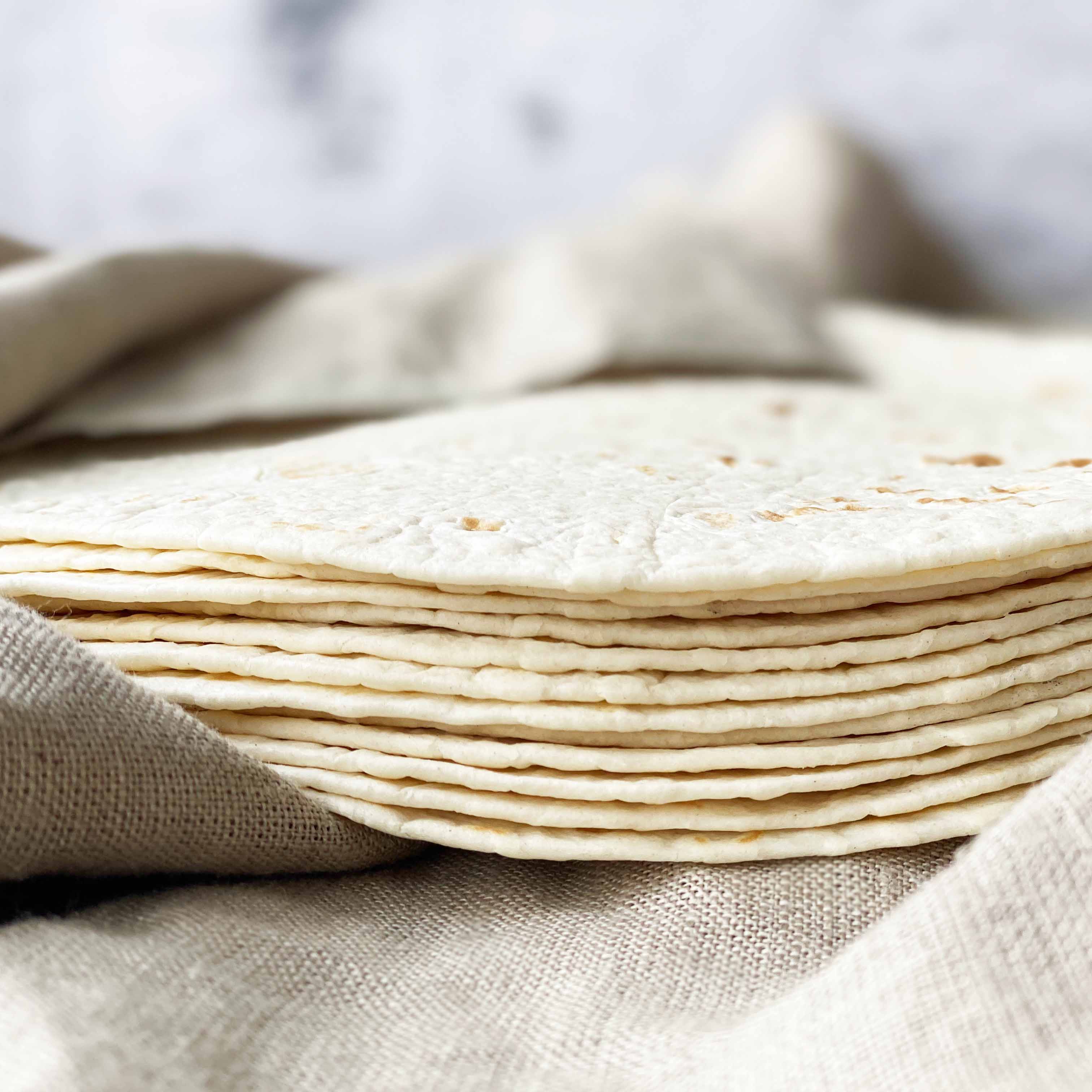 Традиционная лепёшка из пшеничной муки высшего сорта изображение 2