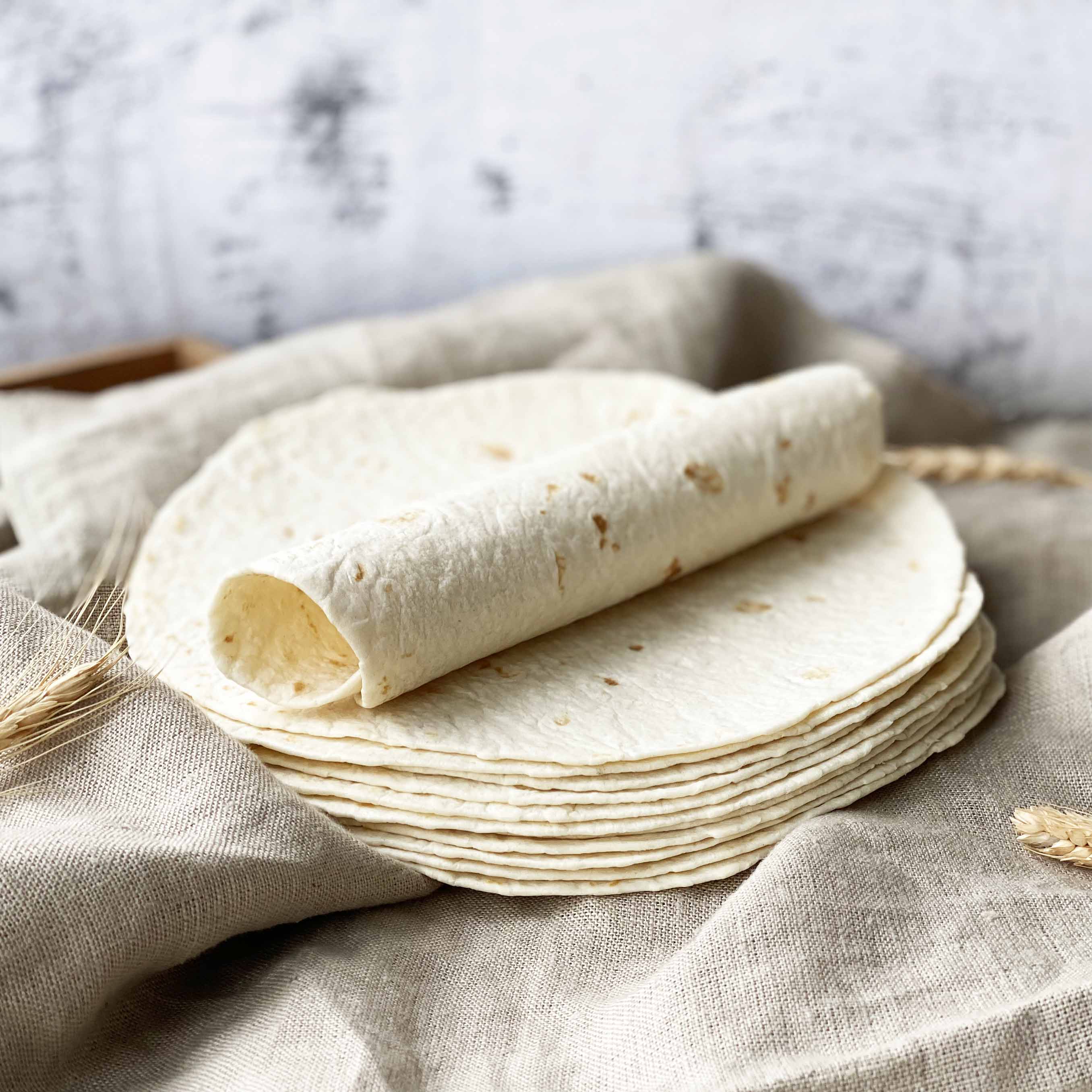 Традиционная лепёшка из пшеничной муки высшего сорта изображение 1