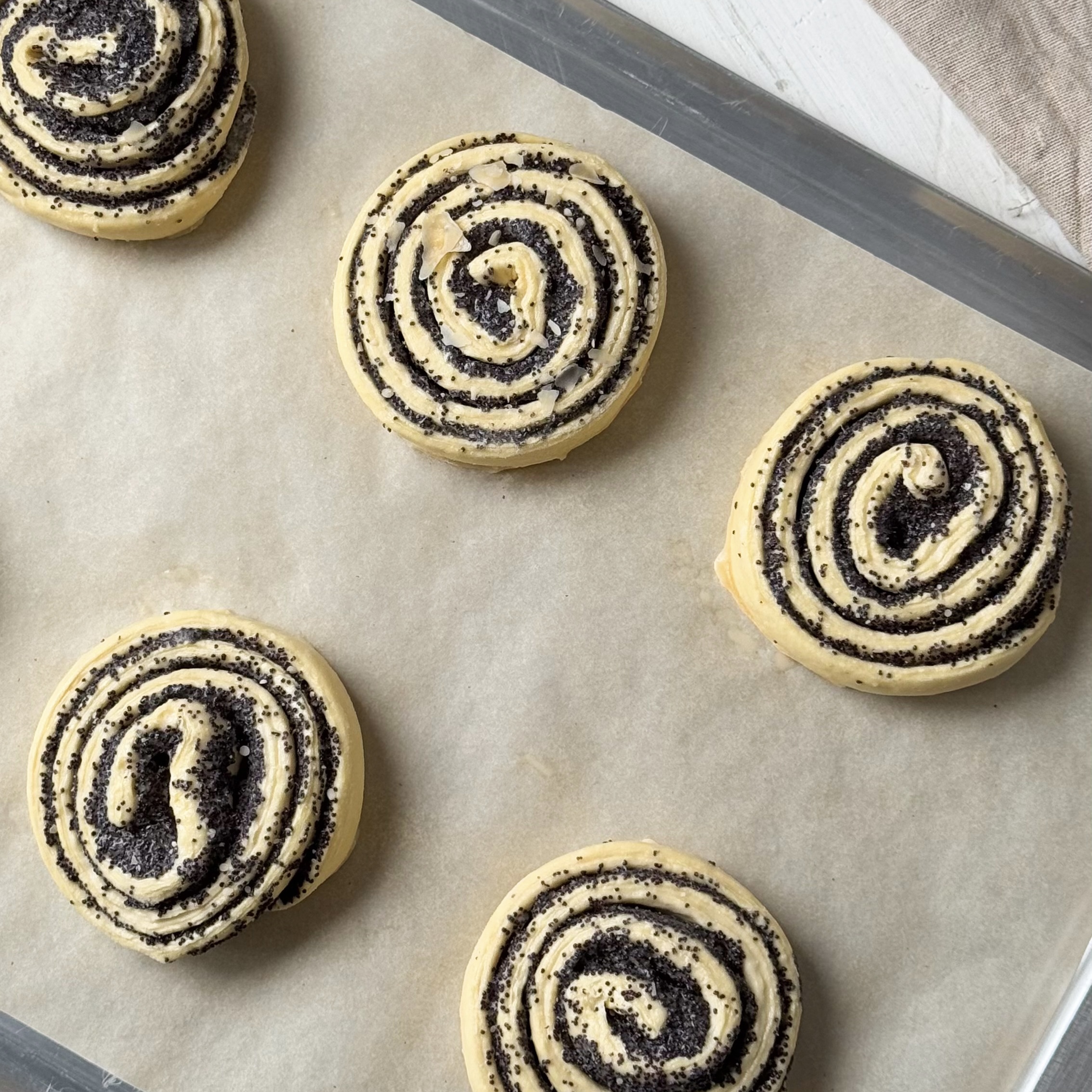 Улитка для выпекания с маком изображение 4