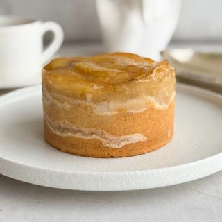 Бенто-Пирог Яблочный Гурман в индивид.упаковке. Свежие яблоки на хрустящем песочно-дрожжевом тесте, покрытые миндалем и желе.