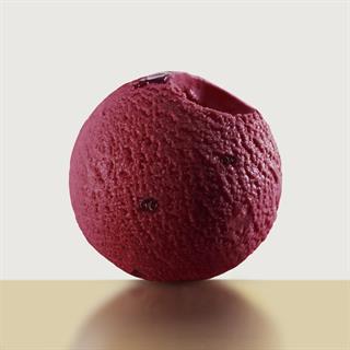 Сорбет из черной смородины с кусочками черной смородины.