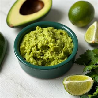 Пюрированная закуска из авокадо с черной кожей сорта HASS