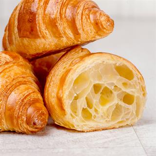 На сливочном масле, ультра свежий, легкий, хрустящий.