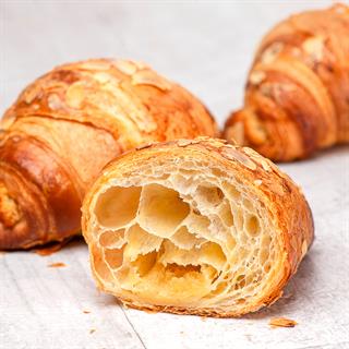 Круассан для выпекания с миндалём и миндальным кремом