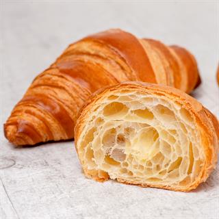 Ультра свежий, легкий, хрустящий классический круассан. Приготовлен на маргарине.