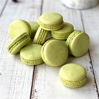 Французское миндальное фисташковое печенье с начинкой.