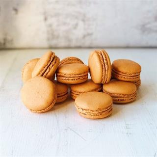 Французское миндальное карамельное печенье с начинкой.