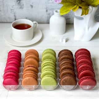 Миндальное печенье с начинкой. В коробке 5 вкусов "малина", "шоколад", "вишня", "фисташка", "карамель".