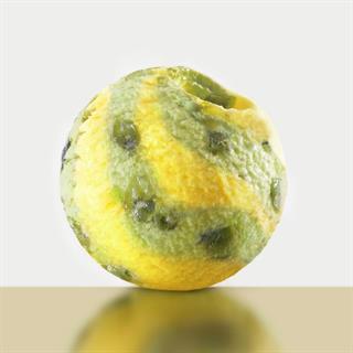 Замороженный десерт банановый и киви с соусом из киви