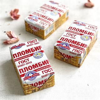 Между двух тонких вафель настоящий пломбир на сливочном масле с ванильным вкусом.