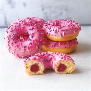 Пончик с начинкой из пюре малины, клюквы, черники с розовой глазурью и розовой посыпкой