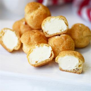 Заварное тесто и нежный крем из свежих сливок.