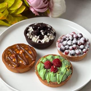 Тарталетка ассорти 4 порции: Тарталетка "Ягодная" смородиновая, Тарталетка Фисташковая, Тарталетка шоколадная с вишней, Тарталетка карамельно-ореховая