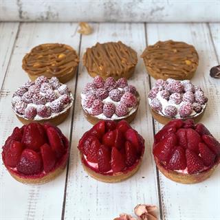 Ассорти из 9 тарталеток 3 вкусов: малиновая (3 шт.), клубничная (3 шт.), карамельно-ореховая (3 шт.)