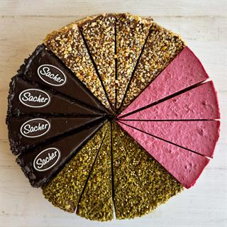 Ассорти из 4 видов популярных тортов, 16 порций.