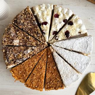 Торт ассорти 4 вкуса: Брусничный,Сметанник,Рикотта,Наполеон