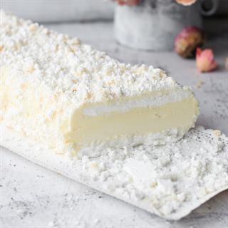 Tорт Меренгата Два слоя безе и печенья с полуфреддо, покрытые безе зернами.