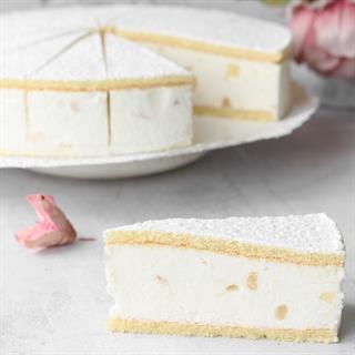 Традиционный торт юга Италии, Амальфитанского побережья. Два коржа тонких бисквитных коржа, между ними - начинка из нежнейшего мусса из сыра рикотта с кусочками груши.