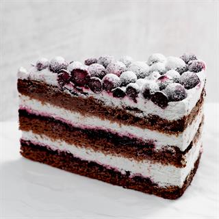 Торт с чёрной смородиной